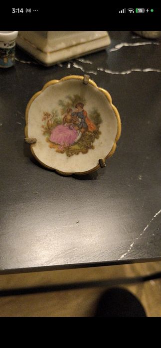 Miniatura em Porcelana de Limoges France - Cena Galante