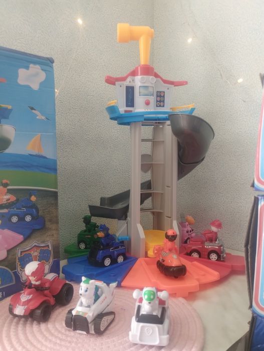 База 52 см + 9 героїв з машинками щенячий патруль . Подарункові набори