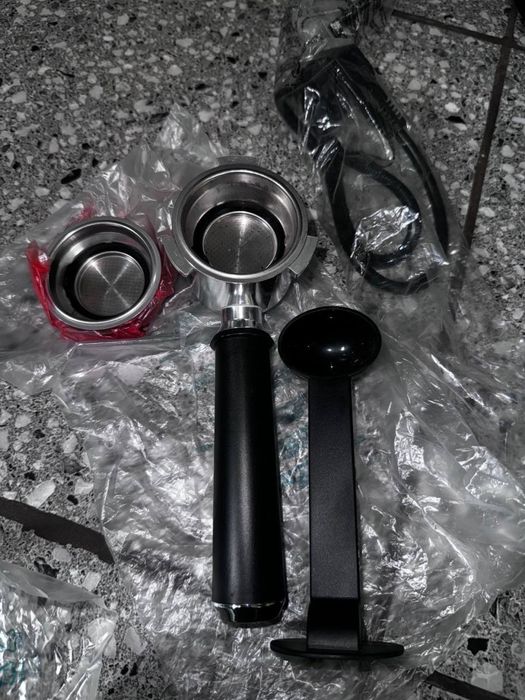 Кофемашина delonghi рожковая новая,привезена из-за границы.