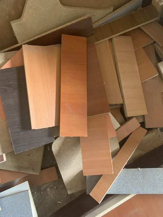 Остатки ДСП разных цветов и МДФ т столешниц