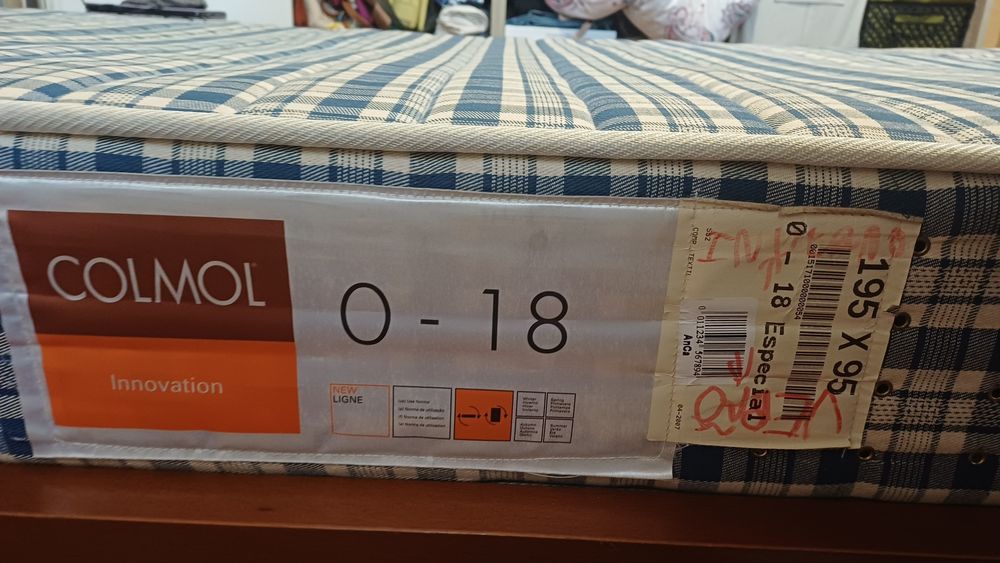 Cama de Solteiro com Colchão Colmol 195×95  Muito Bom Estado
