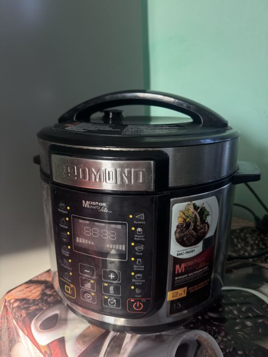 Мультиварка-скороварка REDMOND RMC-PM381