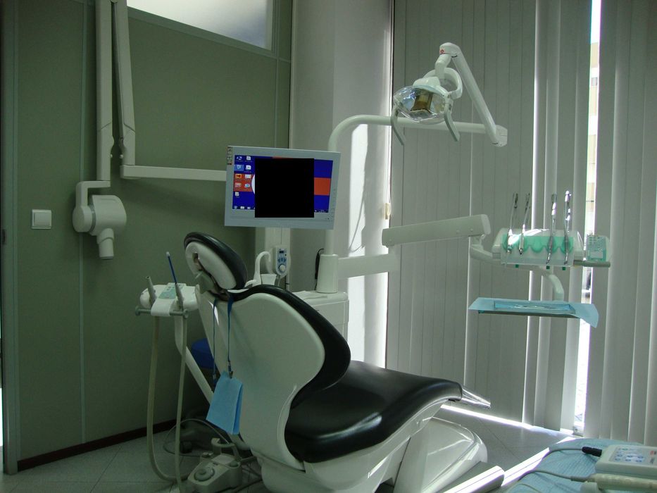 Clínica Dentária em Funcionamento Disponível para Transmissão Laranjeiro – Almada