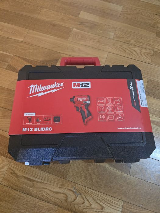 Aparafusadora Impacto Parafusadeira  12V Milwaukee M12 BLIDRC-202C