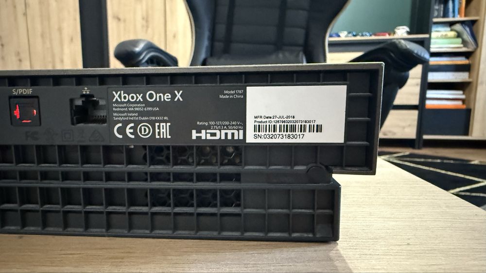 Xbox One X 1TB – idealny stan + nowy pad + 9 gier GRATIS