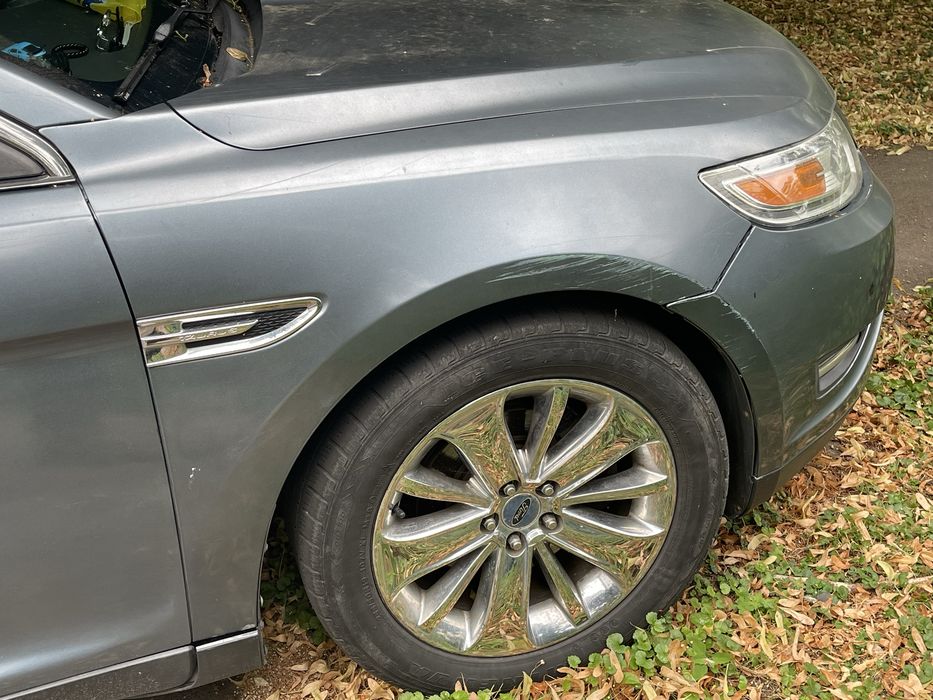 Продаеться Ford Taurus