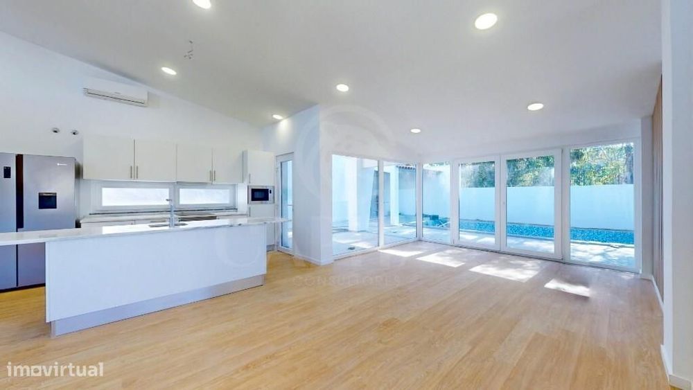 Moradia T3 com piscina, na Sobreda