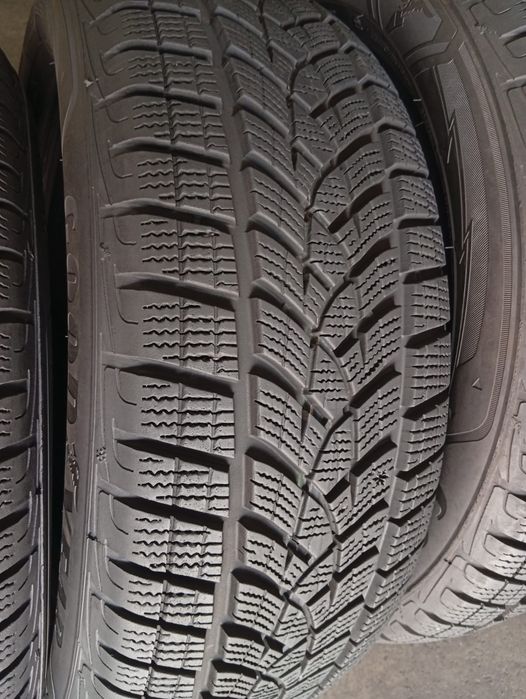 Комплект r17 215/60 Goodyear UltraGrip Performance+ зимові шини в ідеальному робочому стані сезон тільки їздила 8мм Германія виробник, майже 24рік
