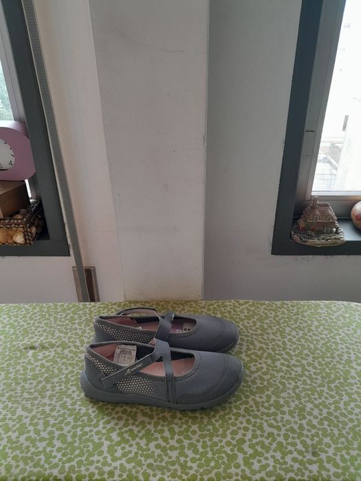 Vendo Sabrinas de Criança DECATHLON muito bonitas novas