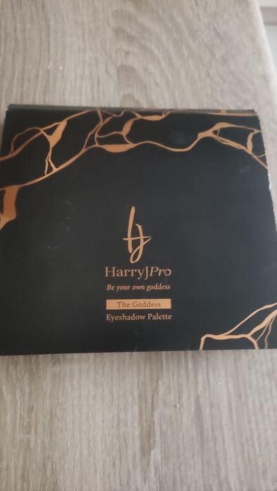 Paleta cieni znanego makijażysty