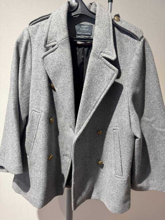 Коротке стильне пальто