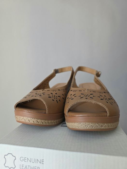 Skórzane damskie sandały na koturnie Lasocki r.39