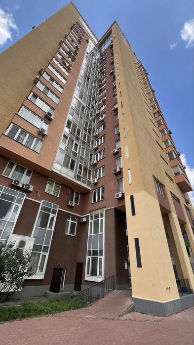 Продаж приміщення на Лобановського.Севастопольська площа.