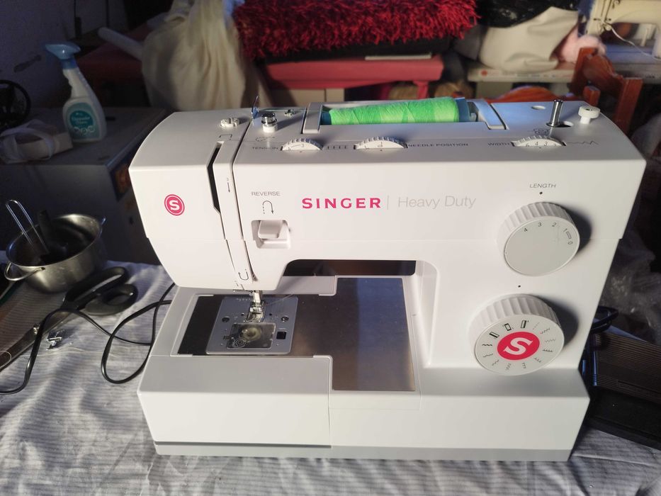 Máquina Singer HEAVY DUTY 5511