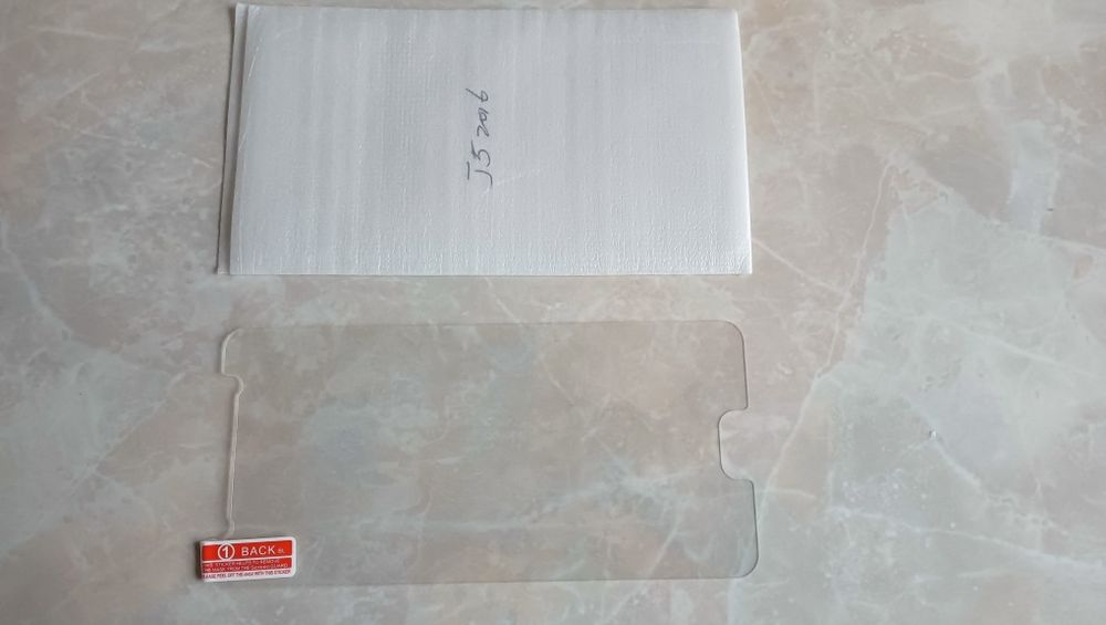 Защитное стекло Samsung J5 2016 года