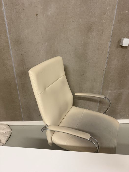 Conjunto escritório; sofa + 2 secretárias + cadeira