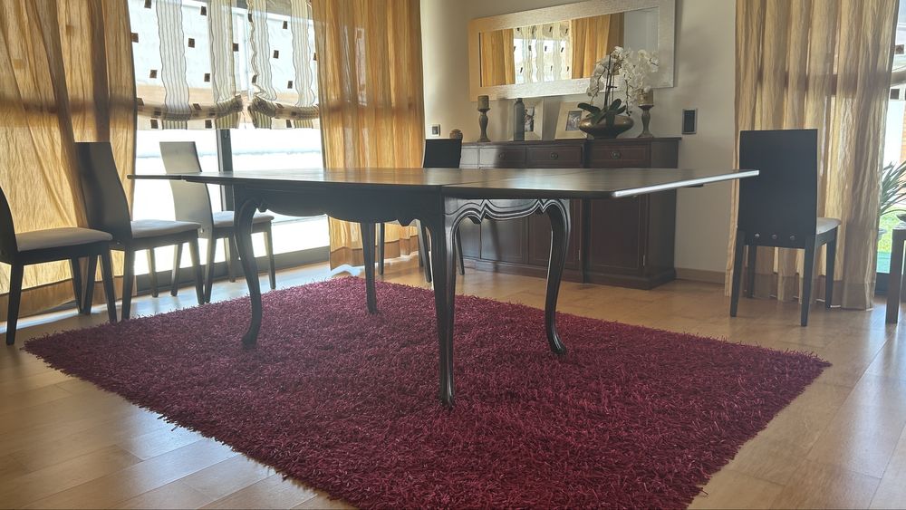 Mesa de jantar de madeira