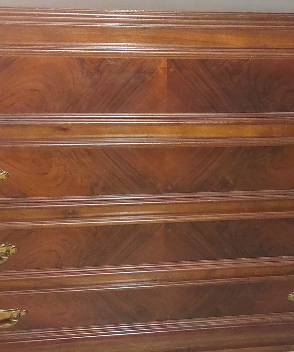 Cómoda em madeira. Em muito bom estado.