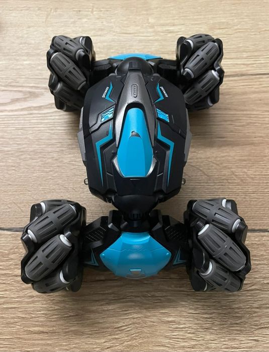 Samochód zdalnie sterowany pilotem lub gestami