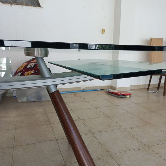 Mesa italiana com 8 cadeiras  . URGENTE  750 €