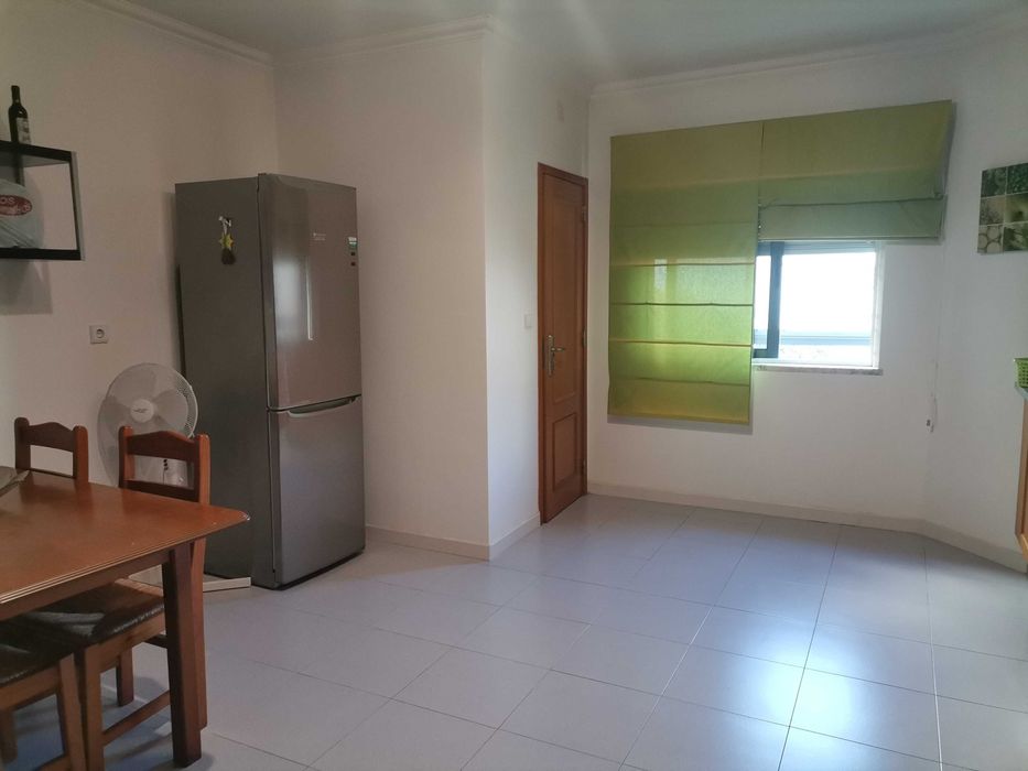 Amadora (Urb. Moinho do Guizo)- Quarto mobilado