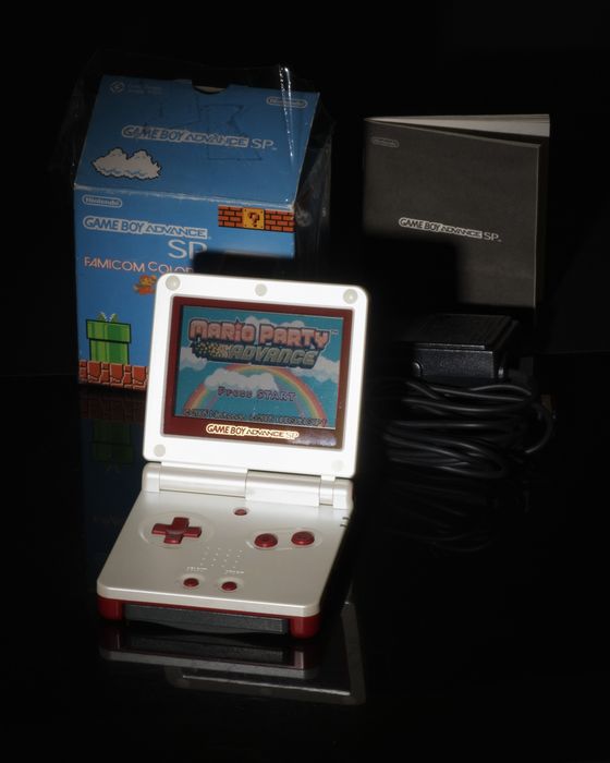 Gameboy Advance SP FAMICOM COLOR