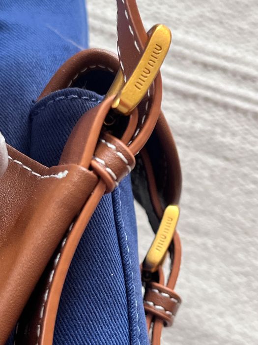 Granatowy plecak miu miu