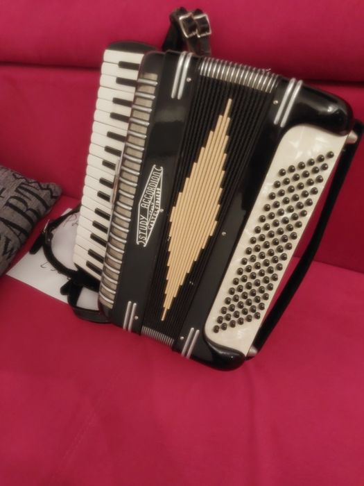 Akordeon Student 96 basy dwa chóry.