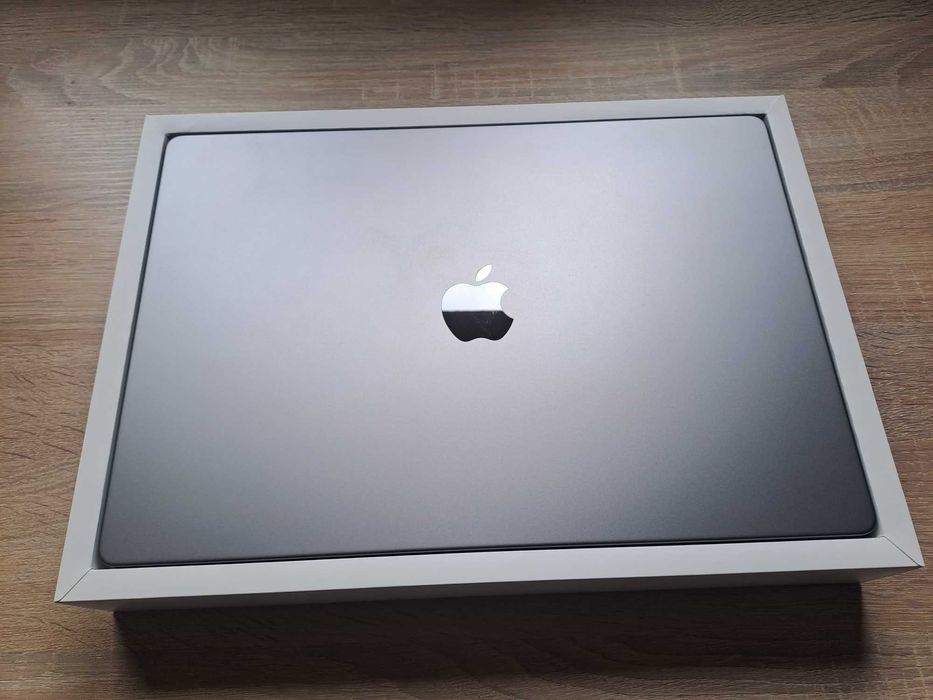 MacBook Pro M1 Max 16'' 64GB RAM dysk 4TB 10 cores z pudełkiem