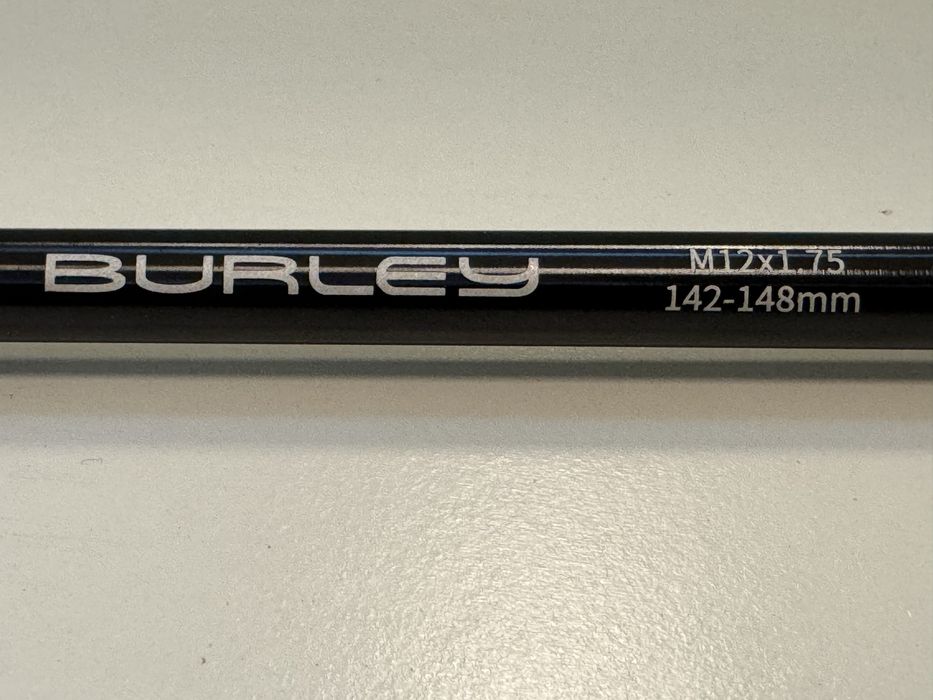 Oś do montażu przyczepki rowerowej Thru Axle 142mm 148mm 12x1.75 Thule