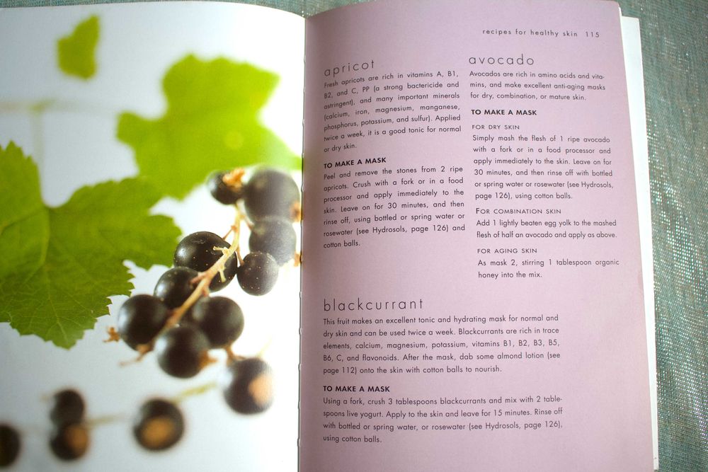 Livro de massagens estéticas faciais escrito por acupunctor, em Inglês