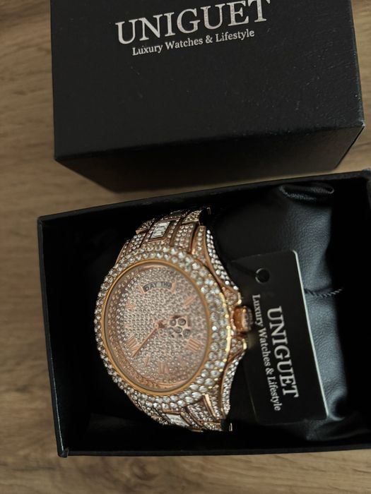 Uniguet Luxury Watches Lifestyle