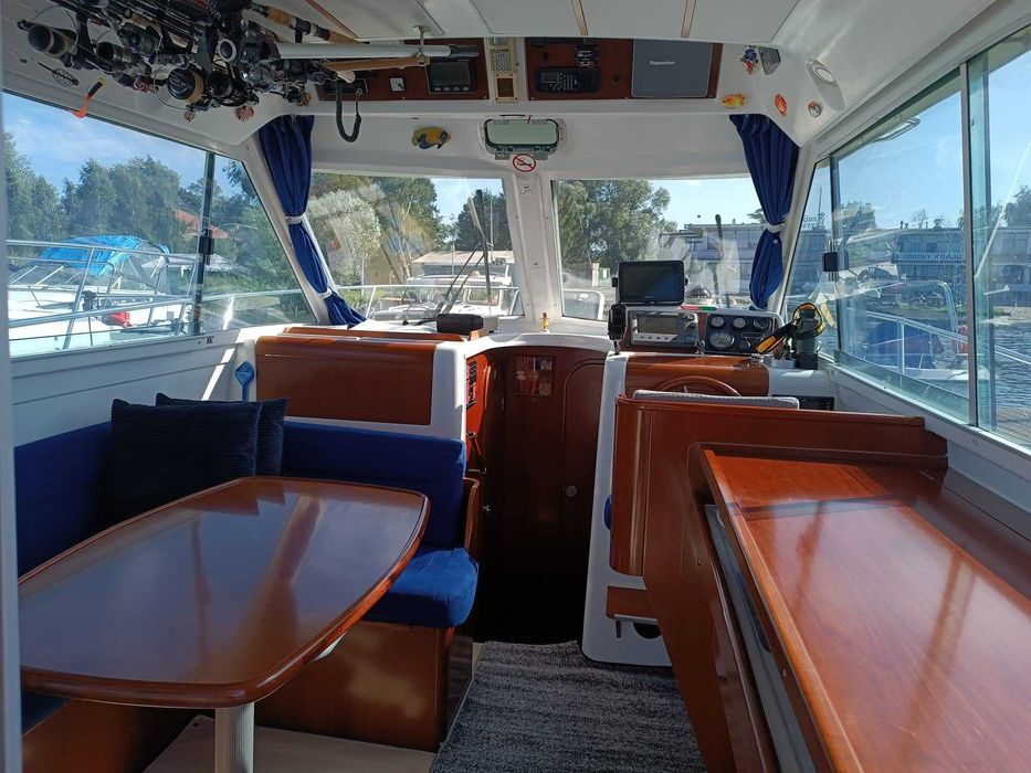 Łódź motorowa kabinowa / jacht motorowy Beneteau Antares 9