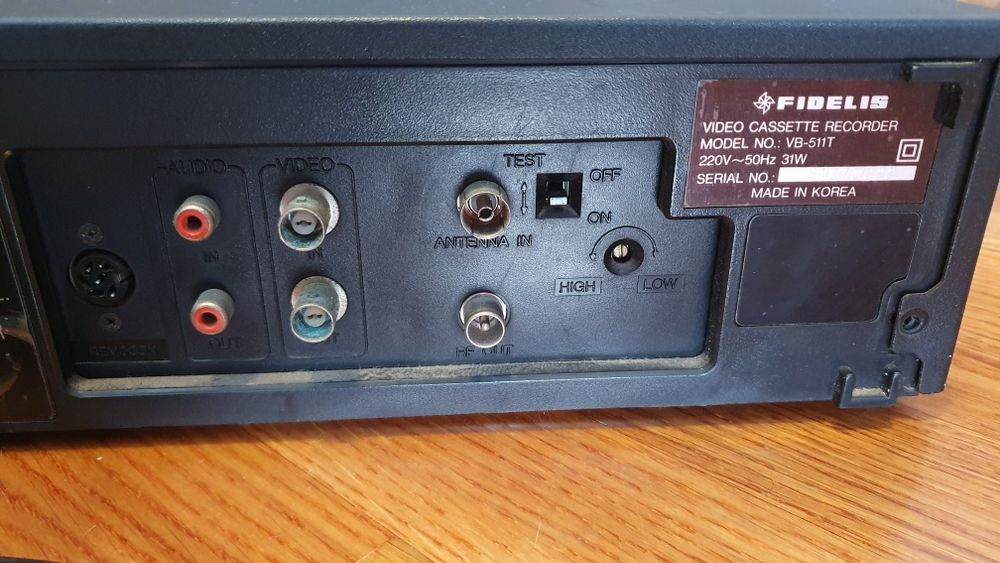 Leitor VHS Fidelis raro com comando de fios