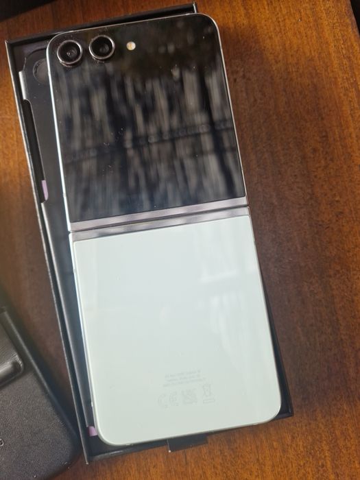 Samsung galaxy Z Flip 5 8/512