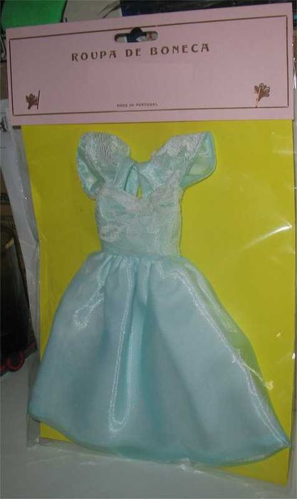 Vestido artesanal para bonecas Barbie