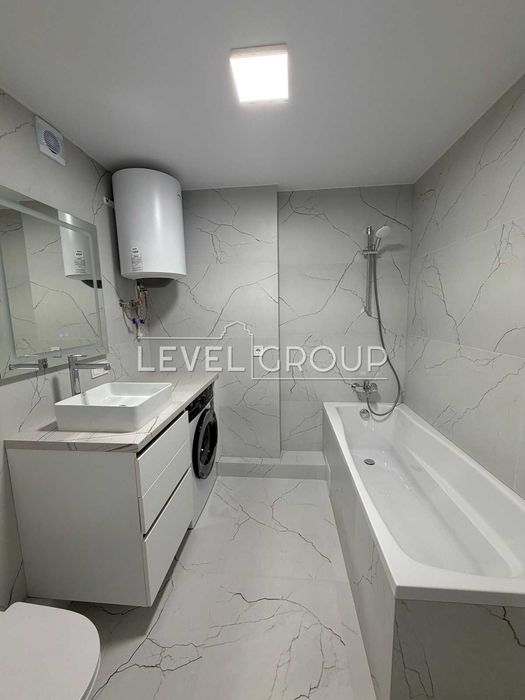 Продаж 1 кімнатної квартири (євродвушка) 42м2 в ЖК 4U, Святошинський район, вулиця Олега Мудрака, 1Б.