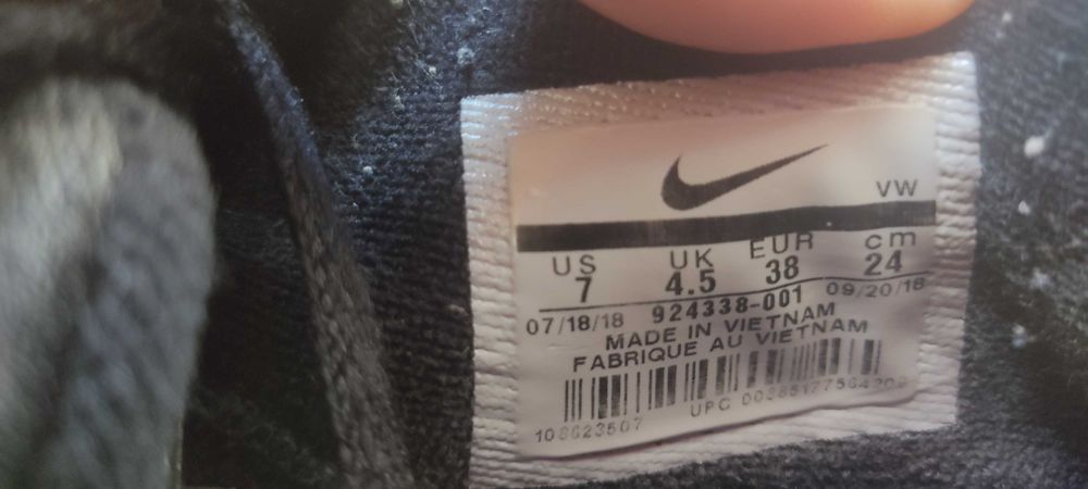 Кросівки у відмінному стані Nike