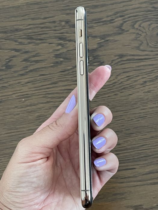 iPhone 11 Pro Max 256 GB Gold + 10 Cases Like New64284283122817123