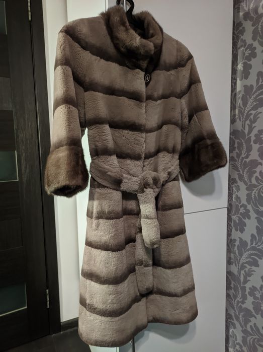 Жіноча шуба із бобра