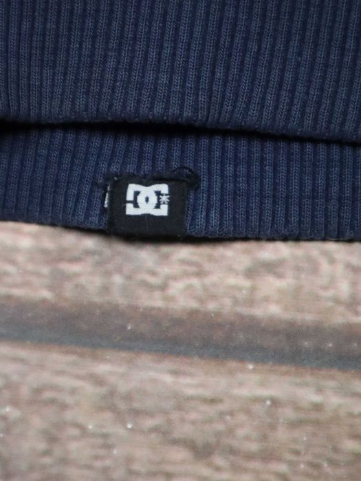 Bluza DC Star hoodie ciemnoniebieska z kapturem z brązowym nadrukiem