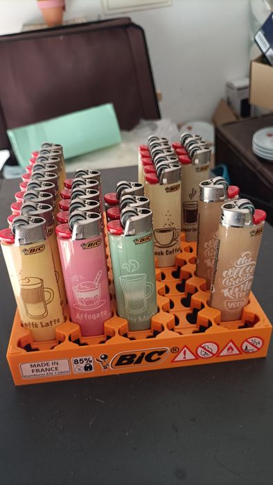Isqueiros BIC novos