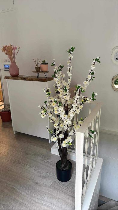 Flores de cerejeira branca ou rosa artificiais com entrega