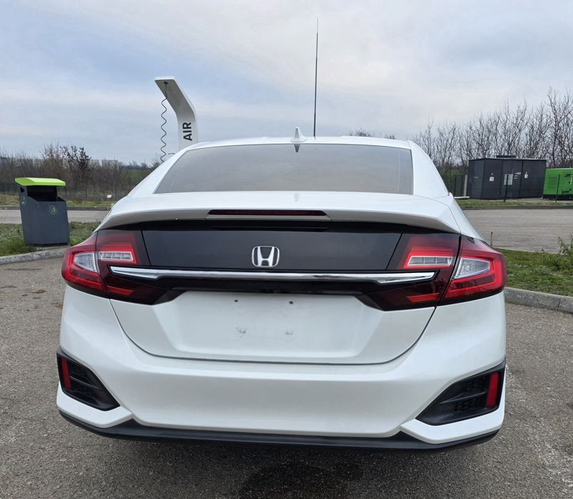 Продам honda clarity plug-in