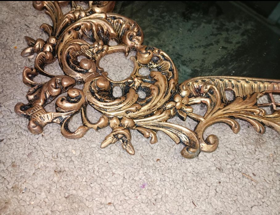 Espelho dourado em latão fundido