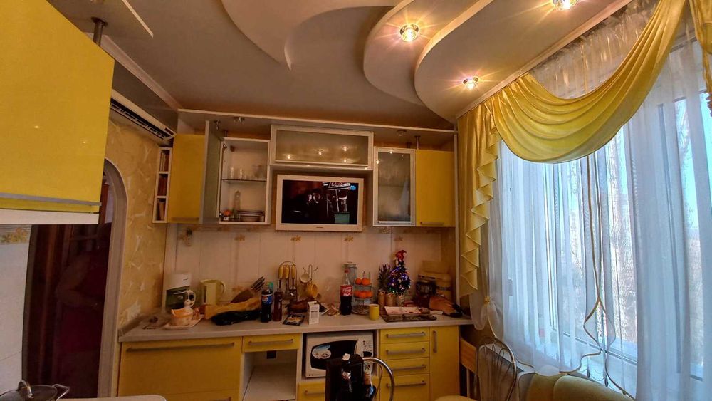 Продаж 2-К кв, вул. Соборності 3