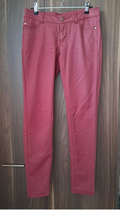 Bordowe spodnie dopasowane lekko woskowane 34