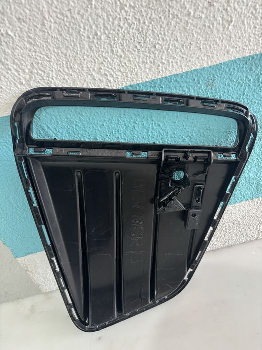 Grelha BMW i4 G26 grand coupé, frontal esquerda (lado do condutor)