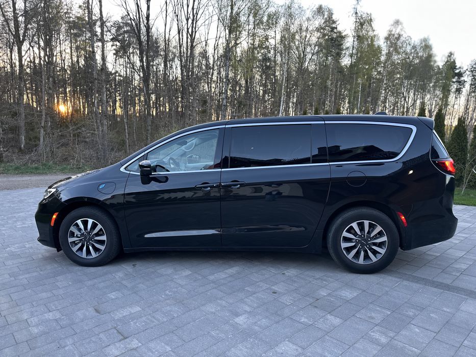Chrysler Pacyfica hybryda plug in 2023