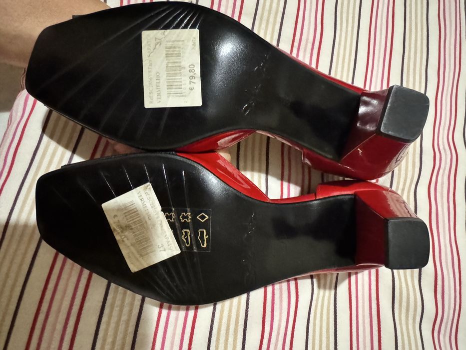 Sapatos Haity novos